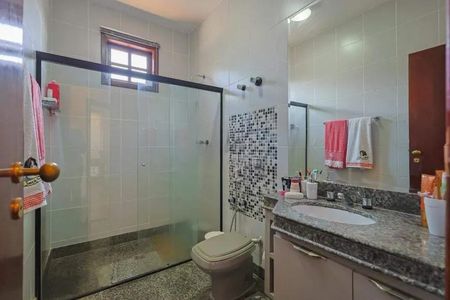 Casa para alugar com 364m², 4 quartos e 6 vagas Casa para alugar com 364m², 4 quartos e 6 vagasBanheiro social