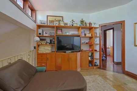 Casa para alugar com 364m², 4 quartos e 6 vagas Casa para alugar com 364m², 4 quartos e 6 vagasSala
