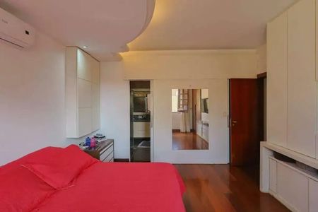 Casa para alugar com 364m², 4 quartos e 6 vagas Casa para alugar com 364m², 4 quartos e 6 vagasSuíte