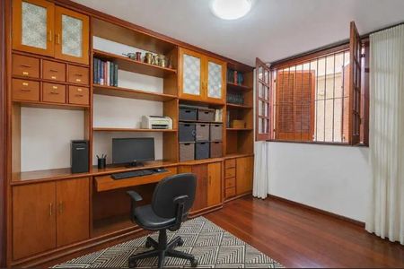 Casa para alugar com 364m², 4 quartos e 6 vagas Casa para alugar com 364m², 4 quartos e 6 vagasEscritório