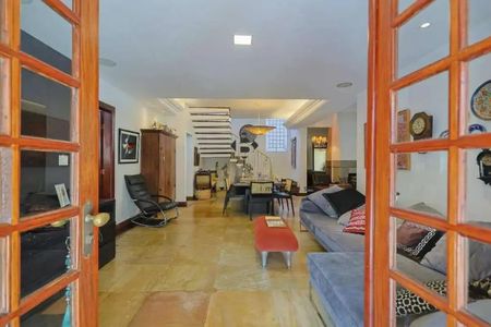 Casa para alugar com 364m², 4 quartos e 6 vagas Casa para alugar com 364m², 4 quartos e 6 vagasSala