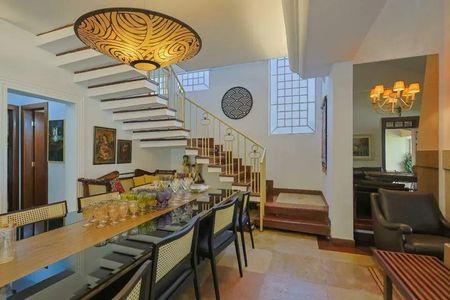 Casa para alugar com 364m², 4 quartos e 6 vagas Casa para alugar com 364m², 4 quartos e 6 vagasCozinha