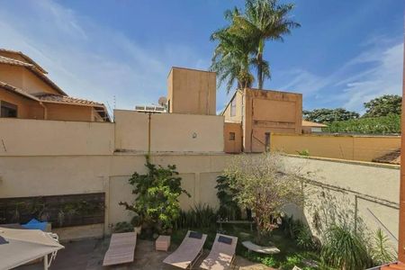 Casa para alugar com 364m², 4 quartos e 6 vagas Casa para alugar com 364m², 4 quartos e 6 vagasÁrea comum