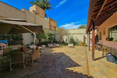 Casa para alugar com 364m², 4 quartos e 6 vagas Casa para alugar com 364m², 4 quartos e 6 vagasÁrea comum