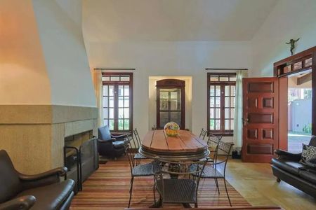 Casa para alugar com 364m², 4 quartos e 6 vagas Casa para alugar com 364m², 4 quartos e 6 vagasSala