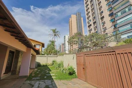 Casa para alugar com 364m², 4 quartos e 6 vagas Casa para alugar com 364m², 4 quartos e 6 vagasÁrea comum