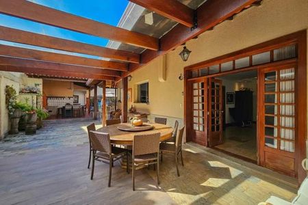 Casa para alugar com 364m², 4 quartos e 6 vagas Casa para alugar com 364m², 4 quartos e 6 vagasÁrea comum