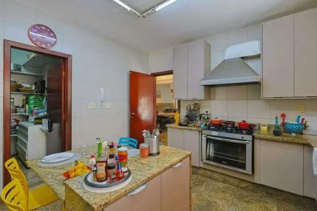 Casa para alugar com 364m², 4 quartos e 6 vagas Casa para alugar com 364m², 4 quartos e 6 vagasCozinha