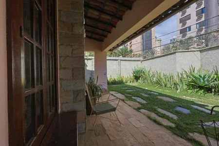 Casa para alugar com 364m², 4 quartos e 6 vagas Casa para alugar com 364m², 4 quartos e 6 vagasÁrea comum