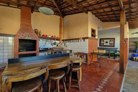 Casa para alugar com 364m², 4 quartos e 6 vagas Casa para alugar com 364m², 4 quartos e 6 vagasÁrea comum
