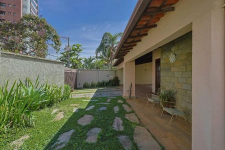 Casa para alugar com 364m², 4 quartos e 6 vagas Casa para alugar com 364m², 4 quartos e 6 vagasÁrea comum