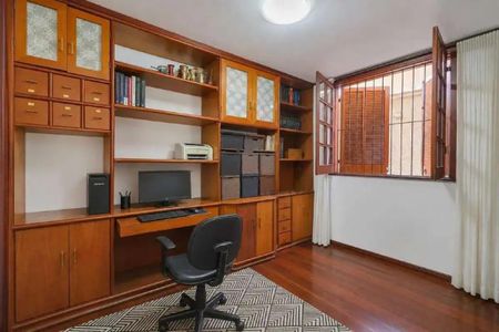 Casa para alugar com 364m², 4 quartos e 6 vagas Casa para alugar com 364m², 4 quartos e 6 vagasEscritório