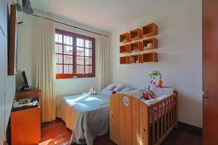 Casa para alugar com 364m², 4 quartos e 6 vagas Casa para alugar com 364m², 4 quartos e 6 vagasQuarto 3