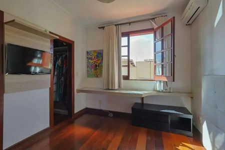 Casa para alugar com 364m², 4 quartos e 6 vagas Casa para alugar com 364m², 4 quartos e 6 vagasQuarto 2