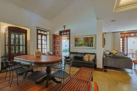 Casa para alugar com 364m², 4 quartos e 6 vagas Casa para alugar com 364m², 4 quartos e 6 vagasCozinha