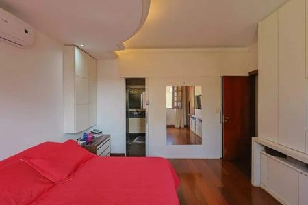 Casa para alugar com 364m², 4 quartos e 6 vagas Casa para alugar com 364m², 4 quartos e 6 vagasSuíte
