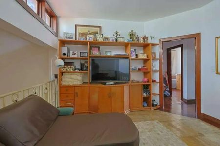 Casa para alugar com 364m², 4 quartos e 6 vagas Casa para alugar com 364m², 4 quartos e 6 vagasQuarto