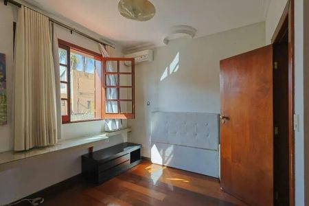 Casa para alugar com 364m², 4 quartos e 6 vagas Casa para alugar com 364m², 4 quartos e 6 vagasQuarto 2