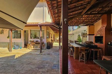 Casa para alugar com 364m², 4 quartos e 6 vagas Casa para alugar com 364m², 4 quartos e 6 vagasÁrea comum