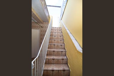 Casa para alugar com 86m², 2 quartos e 2 vagasEscada