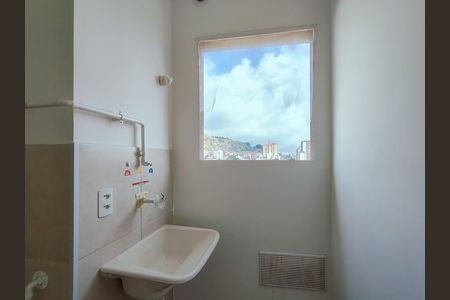 Apartamento à venda com 44m², 2 quartos e 1 vaga Apartamento à venda com 44m², 2 quartos e 1 vagaCozinha e Área de Serviço
