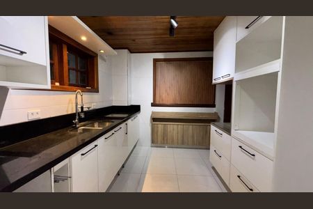 Cozinha de casa à venda com 4 quartos, 200m² em Jacarepaguá, Rio de Janeiro