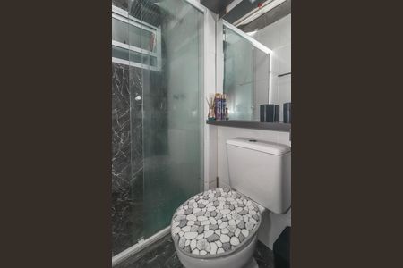 Banheiro da Suíte de apartamento à venda com 3 quartos, 65m² em Passo D’areia, Porto Alegre