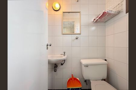 Apartamento à venda com 80m², 3 quartos e 2 vagas Apartamento à venda com 80m², 3 quartos e 2 vagasBanheiro de Serviço