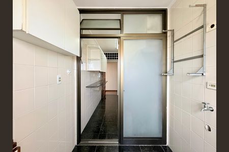 Apartamento à venda com 80m², 3 quartos e 2 vagas Apartamento à venda com 80m², 3 quartos e 2 vagasÁrea de Serviço