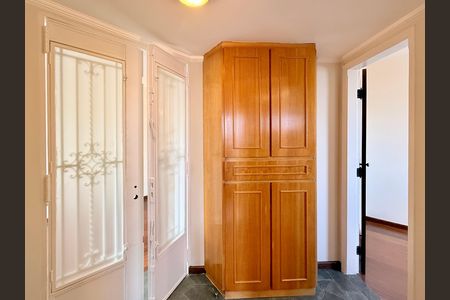 Apartamento à venda com 80m², 3 quartos e 2 vagas Apartamento à venda com 80m², 3 quartos e 2 vagasCorredor Quartos