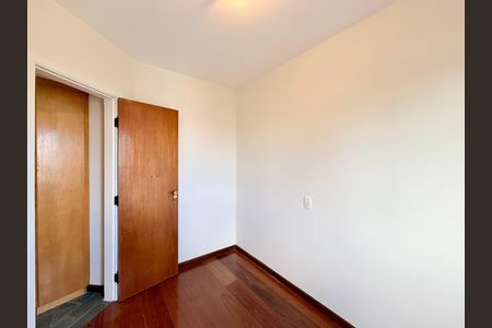 Apartamento à venda com 80m², 3 quartos e 2 vagas Apartamento à venda com 80m², 3 quartos e 2 vagasQuarto 2