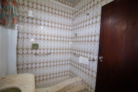 Casa à venda com 310m², 4 quartos e 1 vaga Casa à venda com 310m², 4 quartos e 1 vagaBanheiro da Suíte