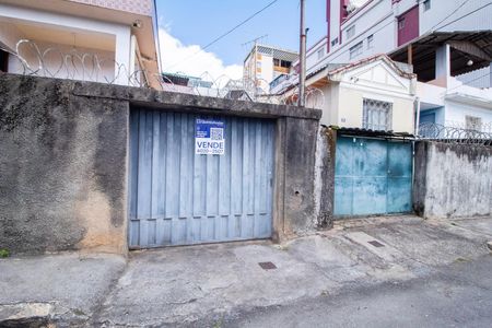 Casa à venda com 310m², 4 quartos e 1 vaga Casa à venda com 310m², 4 quartos e 1 vagaFachada