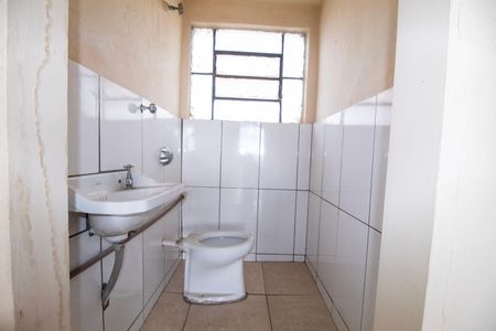 Casa à venda com 310m², 4 quartos e 1 vaga Casa à venda com 310m², 4 quartos e 1 vagaEdícula - Banheiro