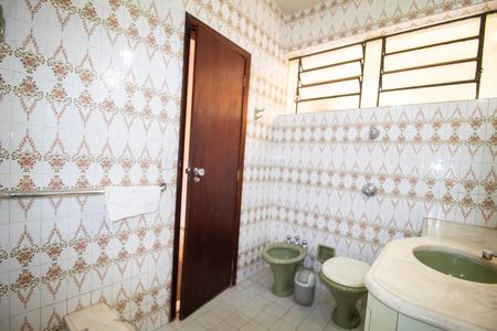 Casa à venda com 310m², 4 quartos e 1 vaga Casa à venda com 310m², 4 quartos e 1 vagaBanheiro da Suíte