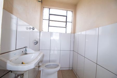 Casa à venda com 310m², 4 quartos e 1 vaga Casa à venda com 310m², 4 quartos e 1 vagaEdícula - Banheiro