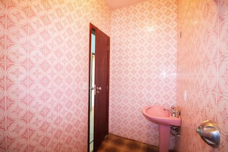 Casa à venda com 310m², 4 quartos e 1 vaga Casa à venda com 310m², 4 quartos e 1 vagaBanheiro de Serviço