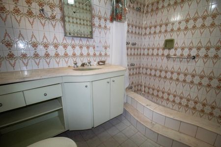 Casa à venda com 310m², 4 quartos e 1 vaga Casa à venda com 310m², 4 quartos e 1 vagaBanheiro da Suíte