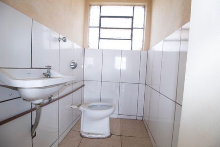 Casa à venda com 310m², 4 quartos e 1 vaga Casa à venda com 310m², 4 quartos e 1 vagaEdícula - Banheiro