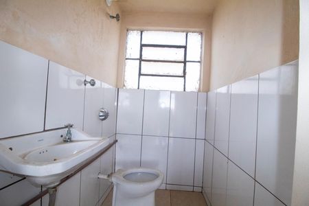 Casa à venda com 310m², 4 quartos e 1 vaga Casa à venda com 310m², 4 quartos e 1 vagaEdícula - Banheiro