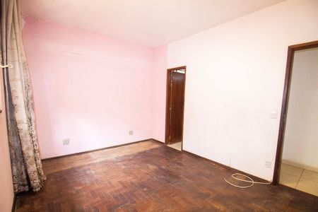 Casa à venda com 310m², 4 quartos e 1 vaga Casa à venda com 310m², 4 quartos e 1 vagaSuíte