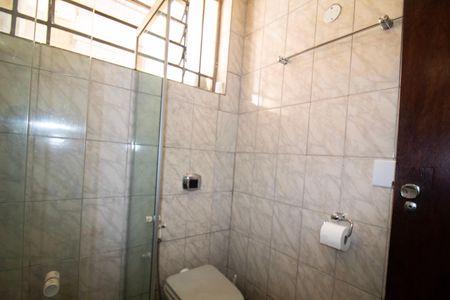 Casa à venda com 310m², 4 quartos e 1 vaga Casa à venda com 310m², 4 quartos e 1 vagaBanheiro Social