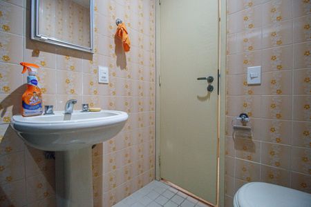 Apartamento à venda com 74m², 3 quartos e 1 vaga Apartamento à venda com 74m², 3 quartos e 1 vagaBanheiro Social