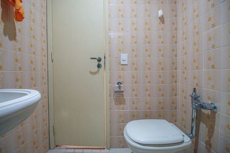 Apartamento à venda com 74m², 3 quartos e 1 vaga Apartamento à venda com 74m², 3 quartos e 1 vagaBanheiro Social