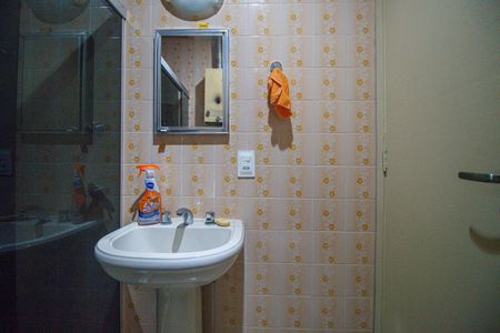 Apartamento à venda com 74m², 3 quartos e 1 vaga Apartamento à venda com 74m², 3 quartos e 1 vagaBanheiro Social