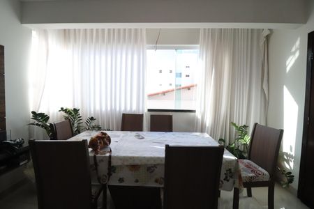 Sala de apartamento para alugar com 2 quartos, 75m² em Santa Mônica, Uberlândia
