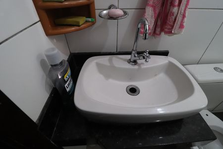 Banheiro do Quarto 1 de apartamento para alugar com 2 quartos, 75m² em Santa Mônica, Uberlândia