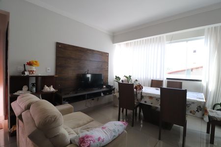 Sala de apartamento para alugar com 2 quartos, 75m² em Santa Mônica, Uberlândia