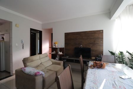 Sala de apartamento para alugar com 2 quartos, 75m² em Santa Mônica, Uberlândia
