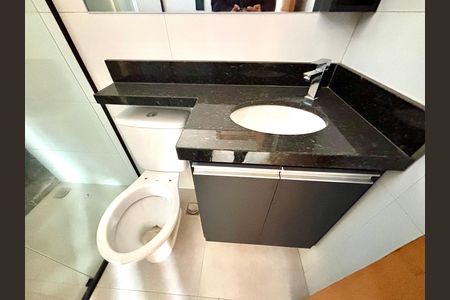 Banheiro de apartamento à venda com 2 quartos, 45m² em Vila Carrão, São Paulo